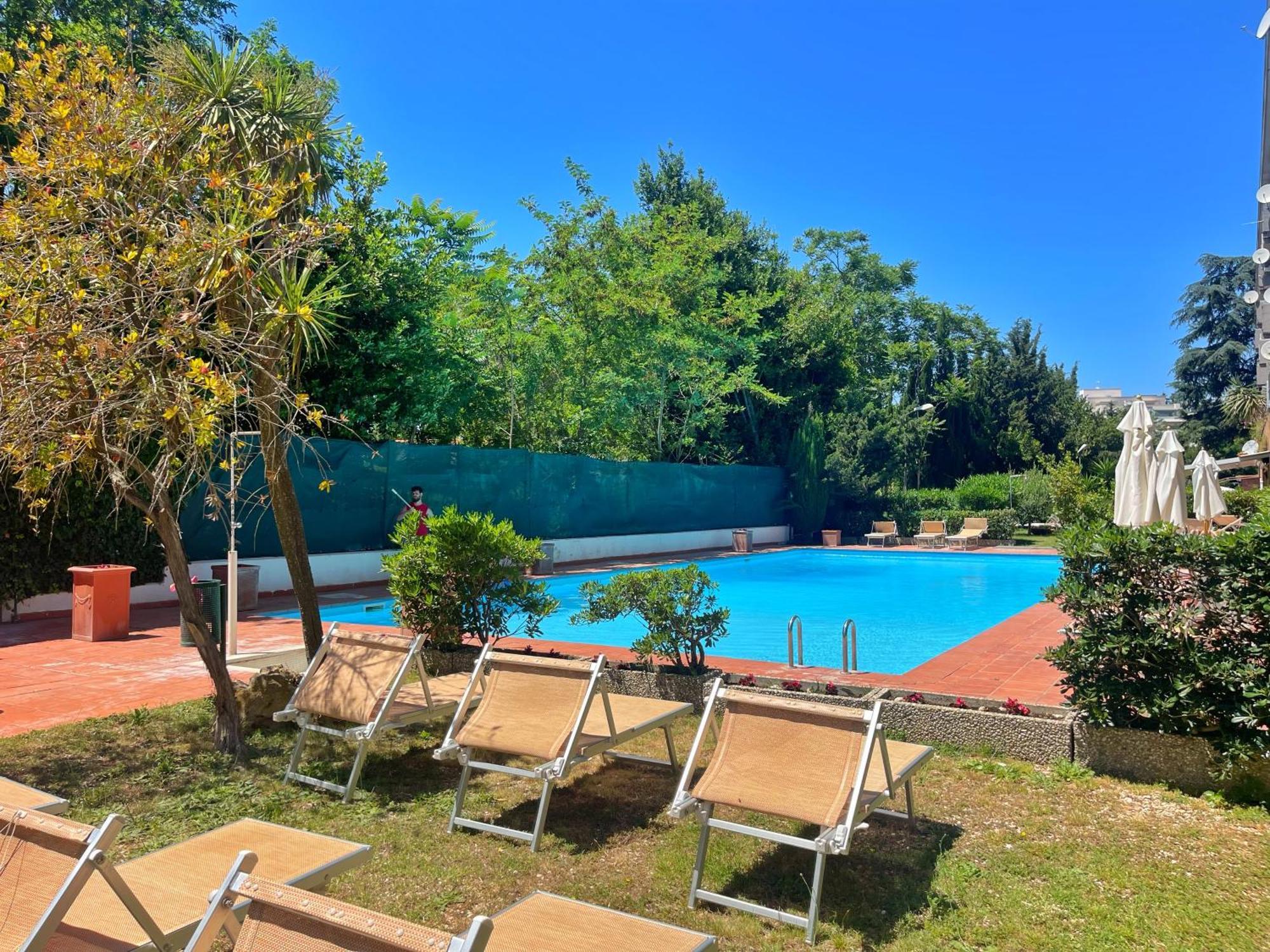 Modern Apartment 10 Min Vatican Parking&Pool Rom Exteriör bild